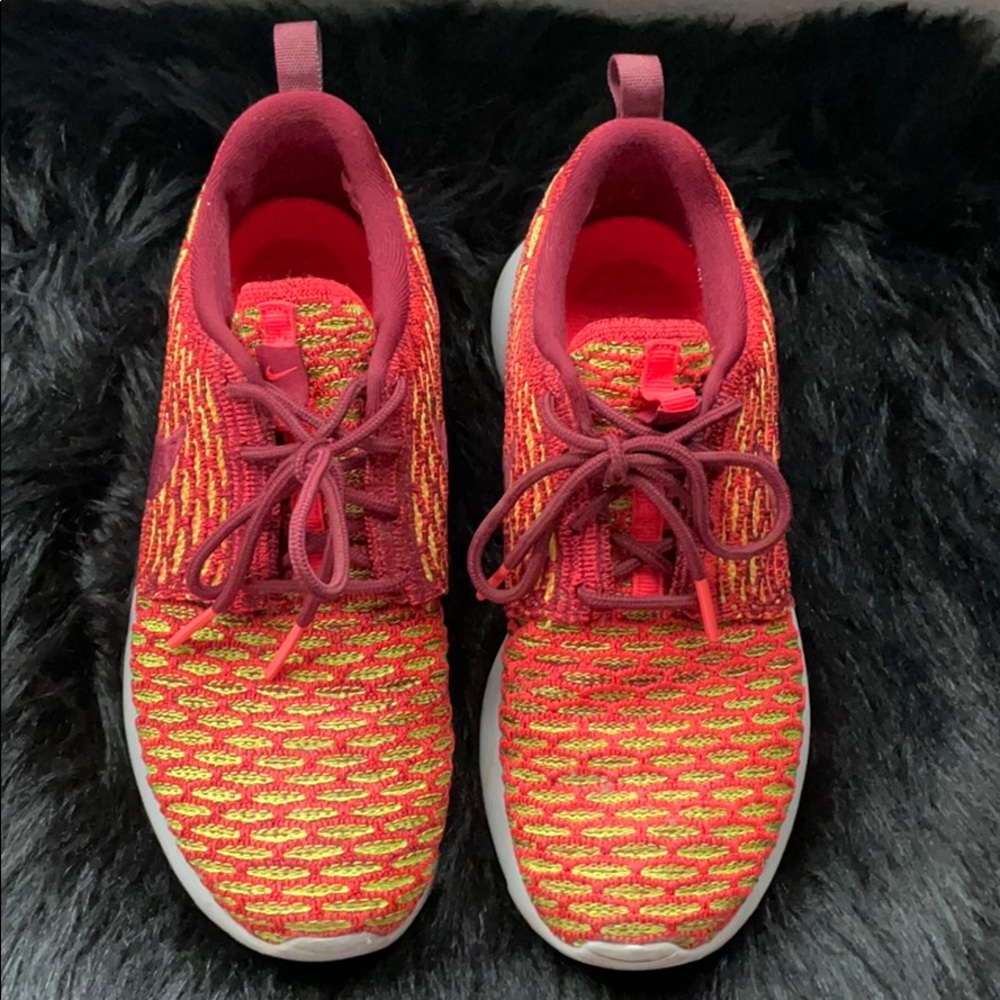 Wmns Nike Roshe One Flyknit